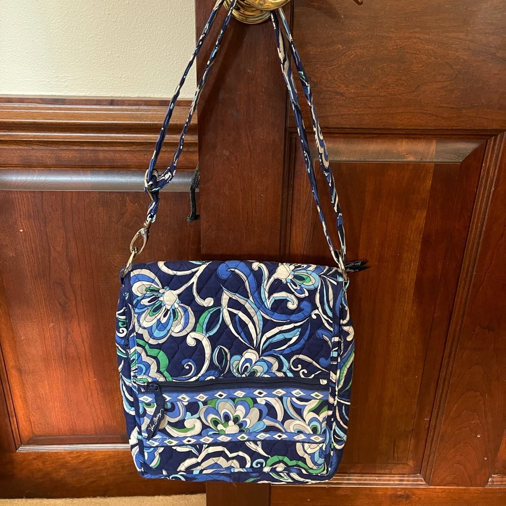 LIKE NEW- Vera Bradley Crossbody